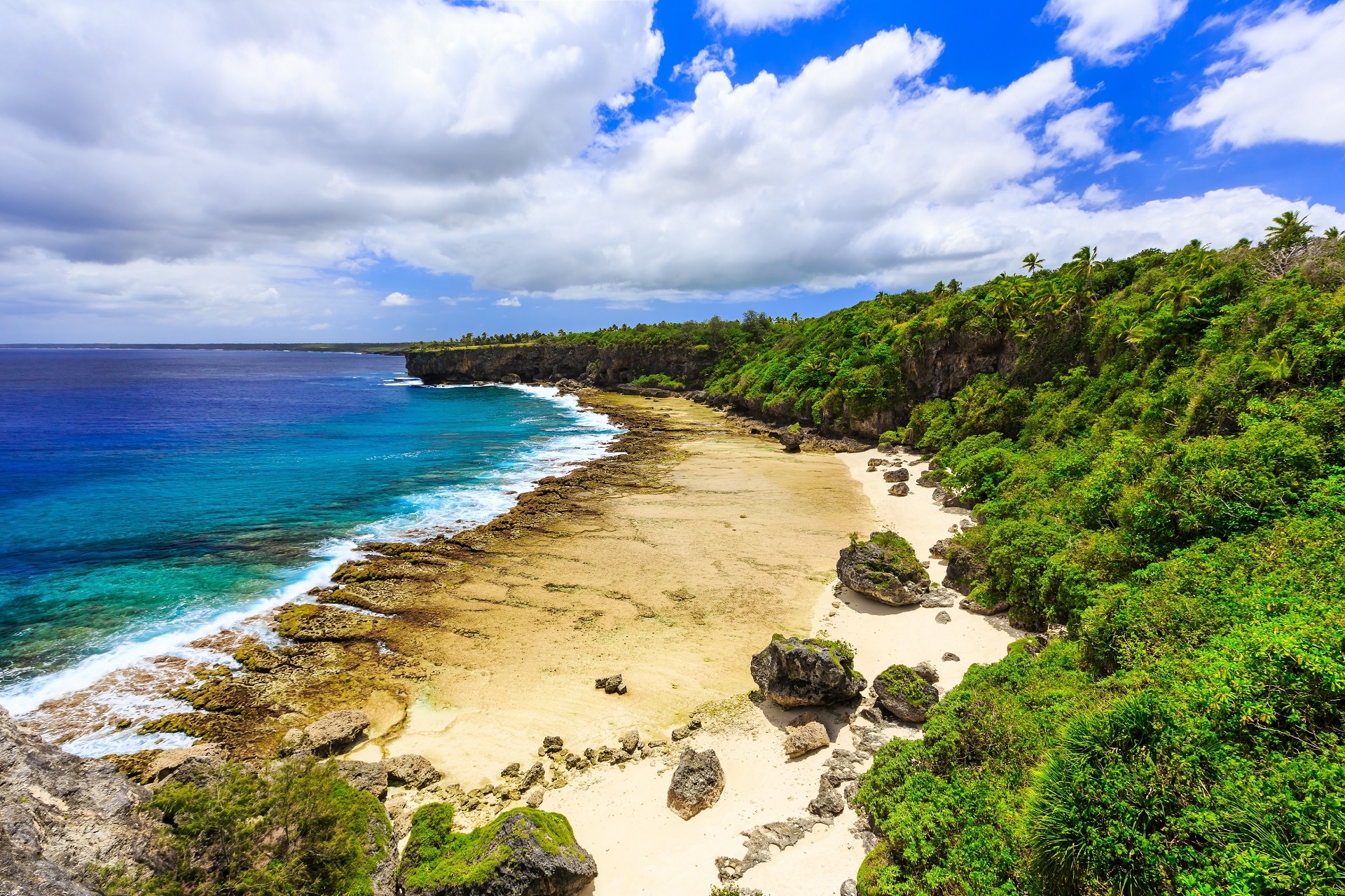 Spend your downtime relaxing on tropical beaches | Seaview Lodge, Nuku’alofa Tonga