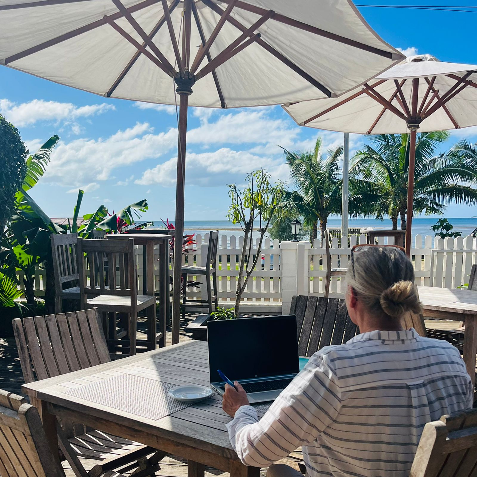 Work remotely in Tonga from our sunny deck | Seaview Lodge, Nuku’alofa Tonga